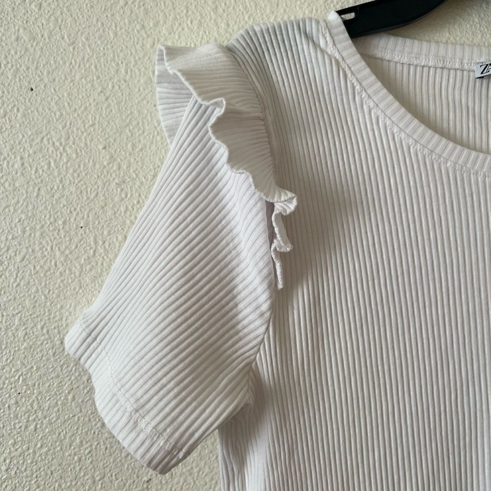 ZARA White Ruffle Shoulder Top L - Picture 2 of 4